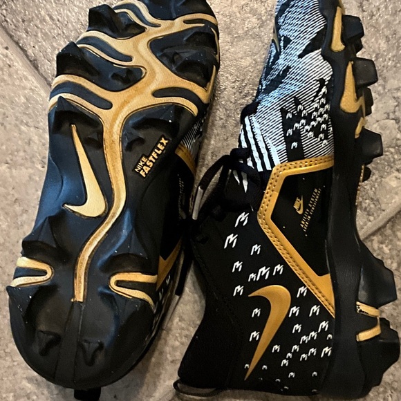 Nike Kids Sneakers Black and Gold Accents - Picture 4 of 4